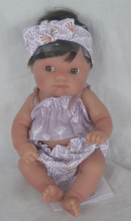 Realistická panenka - holčička - černovlasá Mufly ve světle fialovém tílku  od Antonio Juan