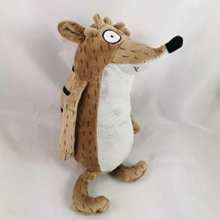 Rigby - plyšová postavička z pohádky Normálka